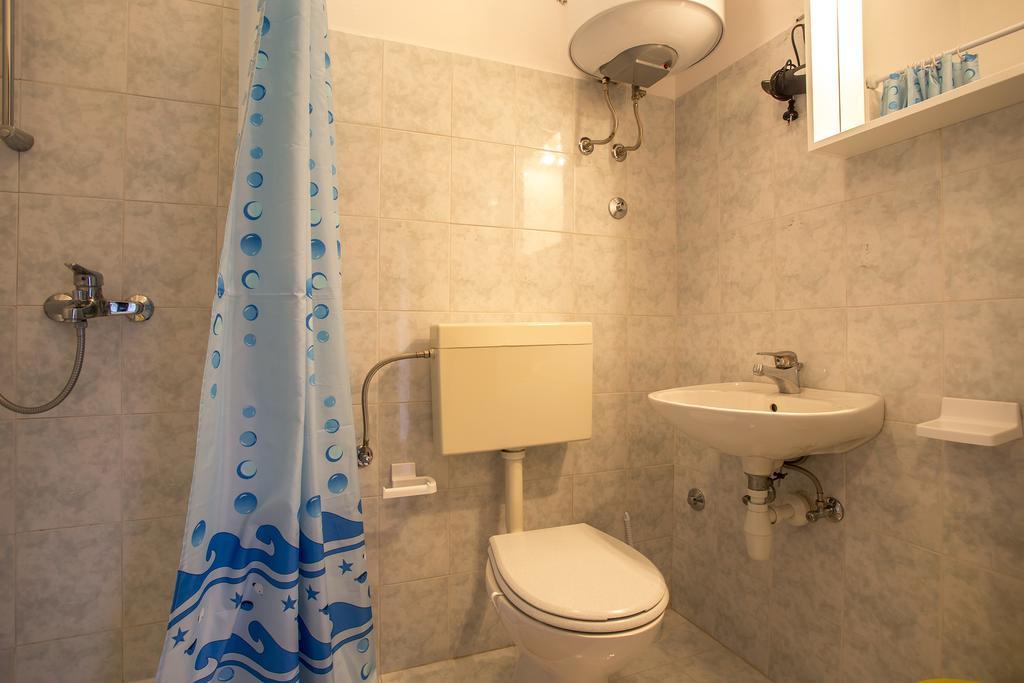 Guest House Nada 392 プーラ エクステリア 写真