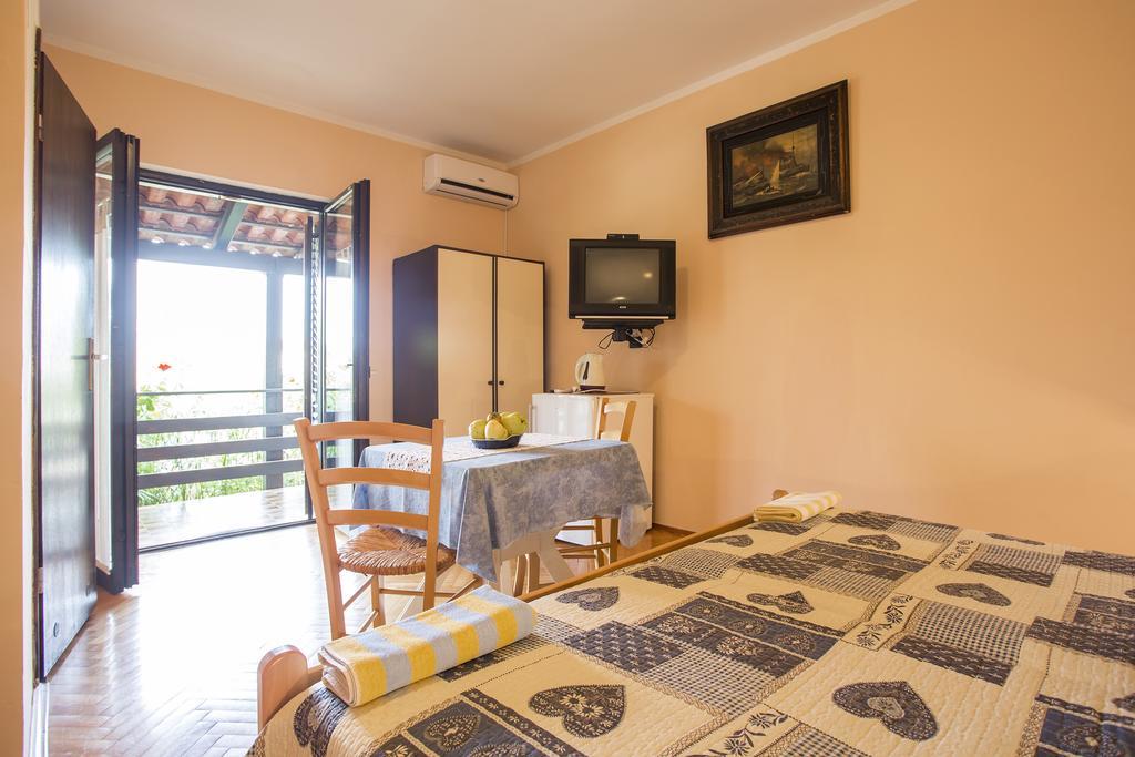 Guest House Nada 392 プーラ エクステリア 写真