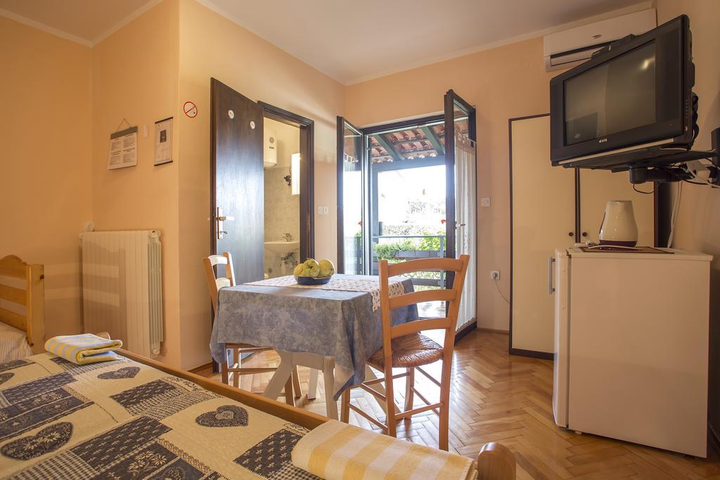 Guest House Nada 392 プーラ エクステリア 写真