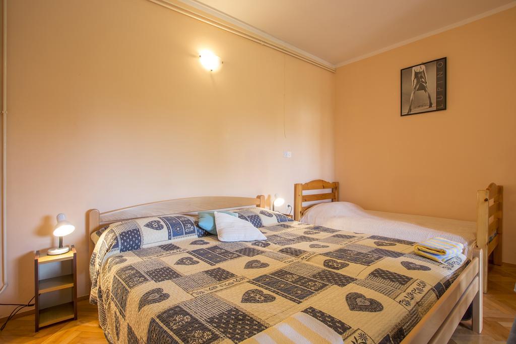 Guest House Nada 392 プーラ エクステリア 写真