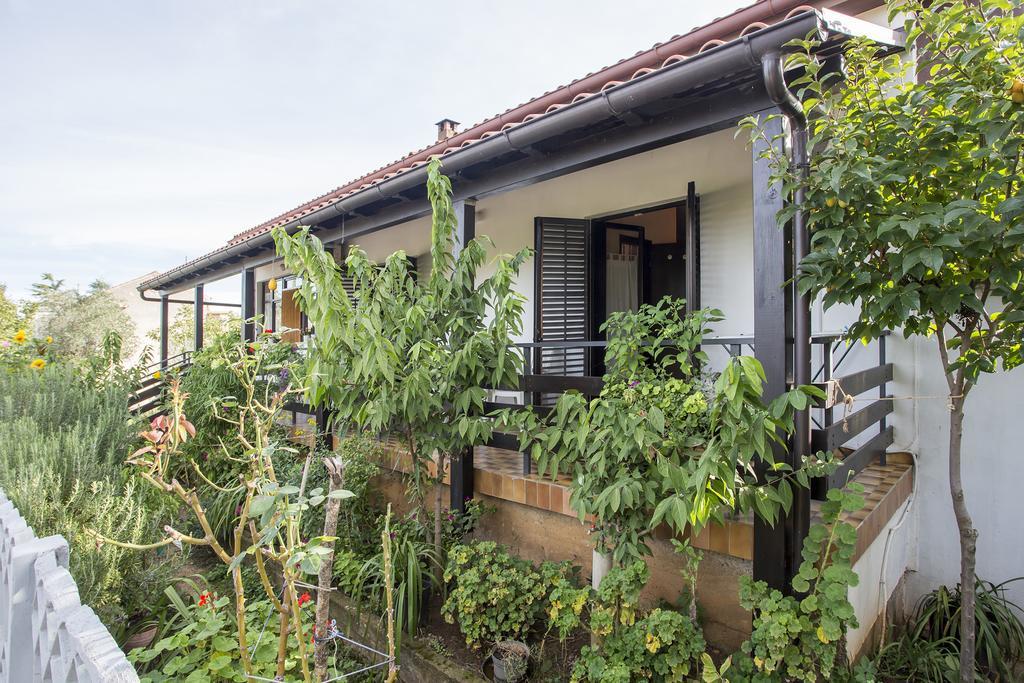 Guest House Nada 392 プーラ エクステリア 写真